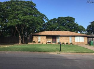 700 Mockingbird St, Iowa Park, TX 76367