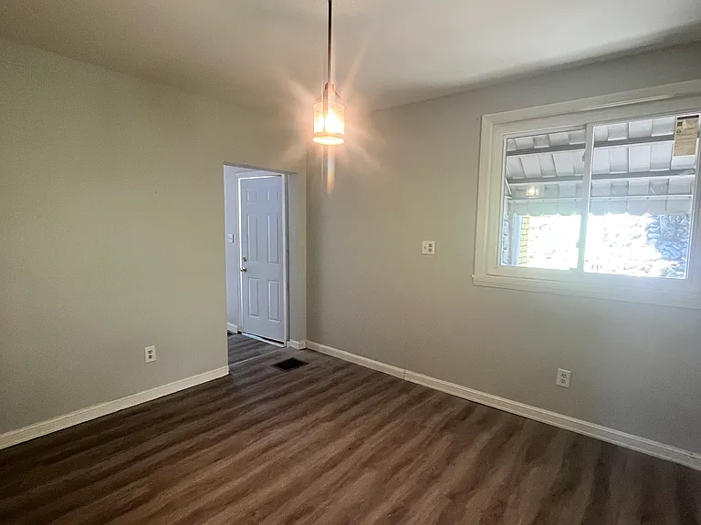 404 Lowell St — Photo 3
