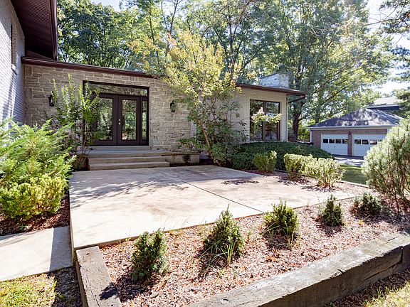 3rd image of 1494 Beech Grove Dr