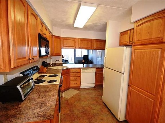 5th image of 4 Marina Dr APT P2
