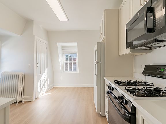 4th image of 1 Maurice Ave #3
