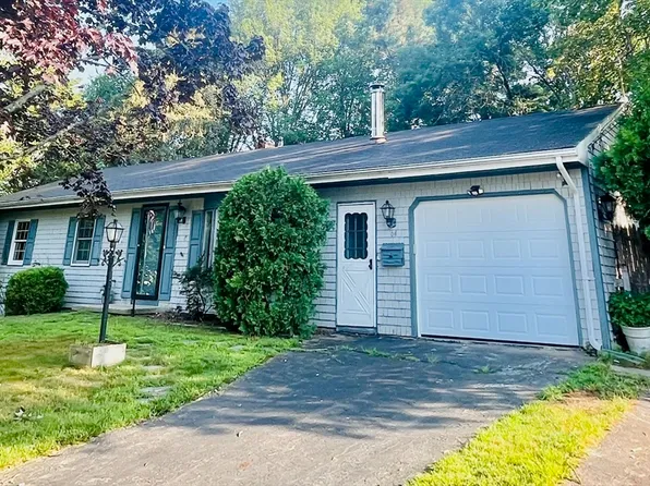 64 Denham Ave, Somerset, MA 02726