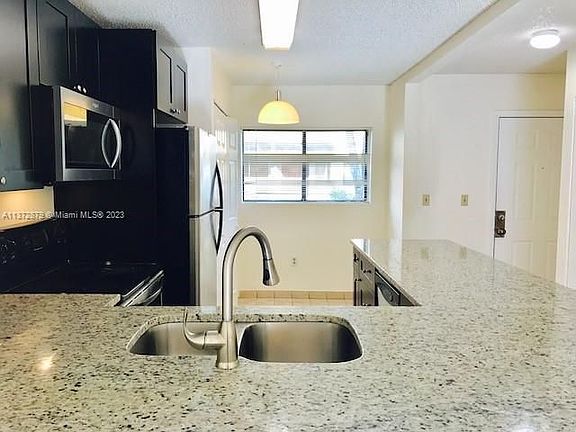 3rd image of 9471 Palm Cir N #9471