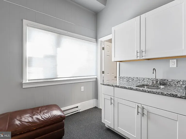 1321 Rowe St #C — Photo 5