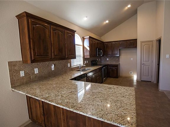 3rd image of 3233 Buckthorn Ln