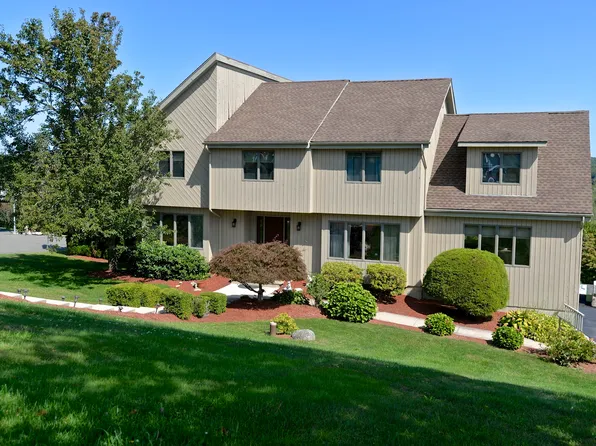 18 Huntington Drive, Danbury, CT 06811