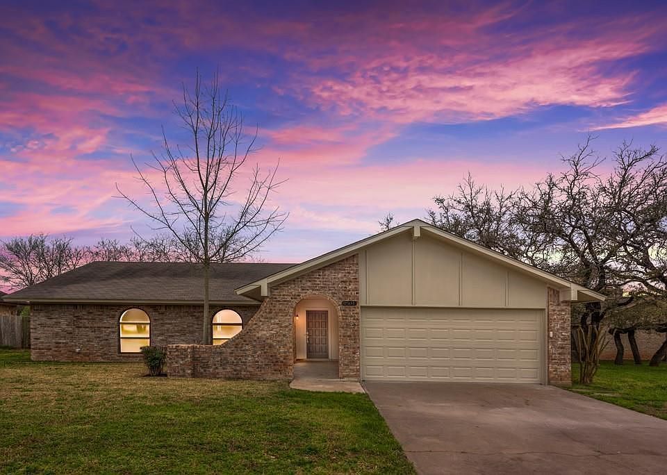 1st image of 2503 Versailles Dr