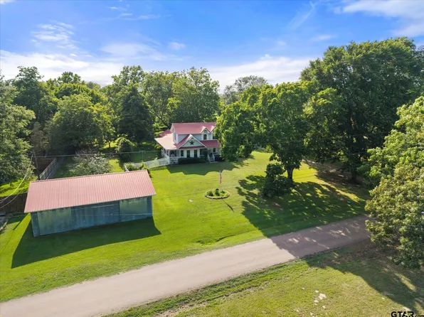 202 School St, Winfield, TX 75493