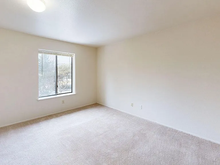 Trappers Cove Apartments — Photo 28