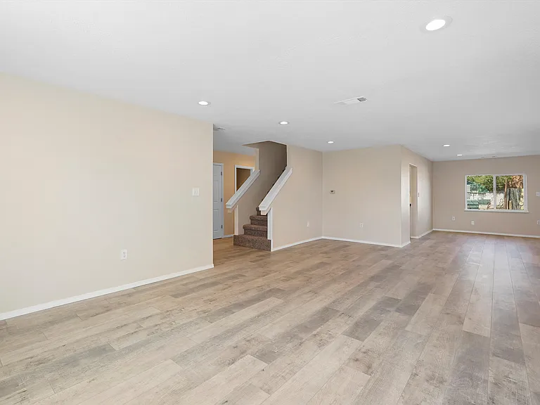 915 Kinley Ave NW — Photo 7