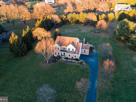5th image of 106 Aspen Dr