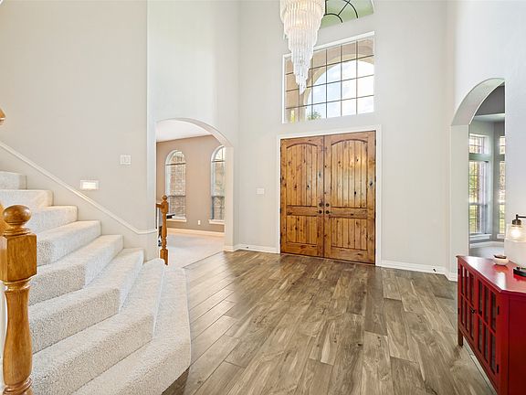 3rd image of 341 Onyx Dr