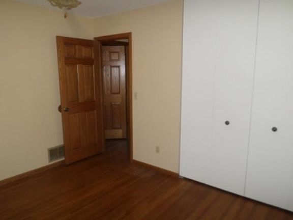 5th image of 10900 Dahlia St NW