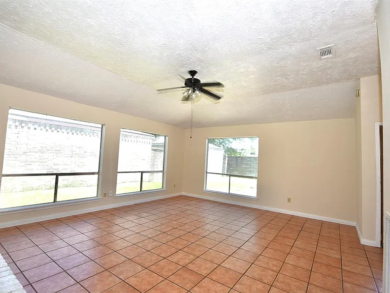 16222 Queensdale Dr — Photo 13