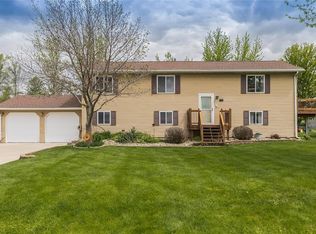 90 Dale Lee Dr, Palo, IA 52324