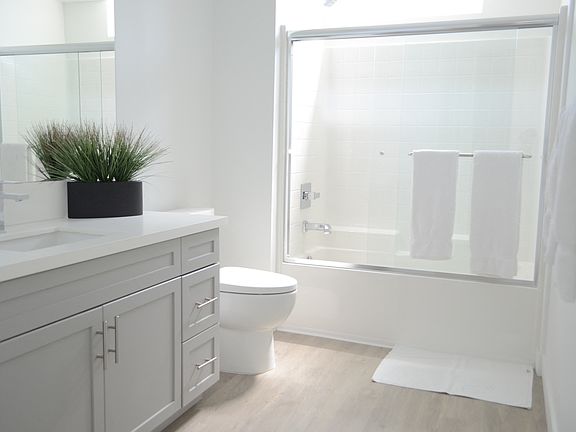 4th image of 18840 Sherman Way #414