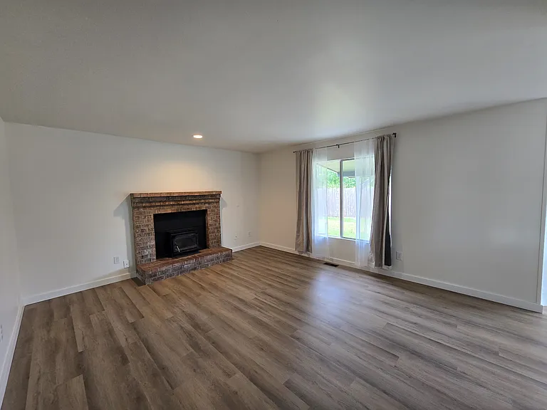 1004 Bathke Ave — Photo 4