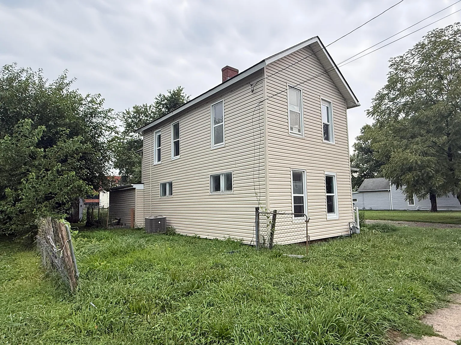 3 bed, 1698 sqft, $1,700 — Photo 2