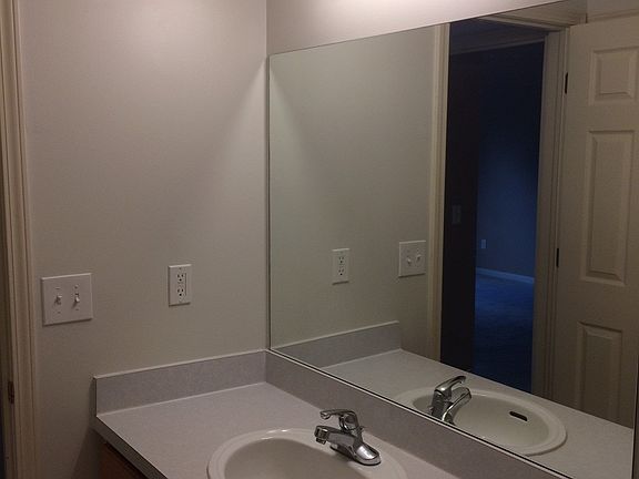 4th image of 7210 Farmingdale Ln