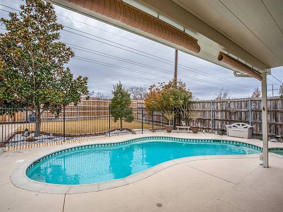 2nd image of 917 Hillrise Dr