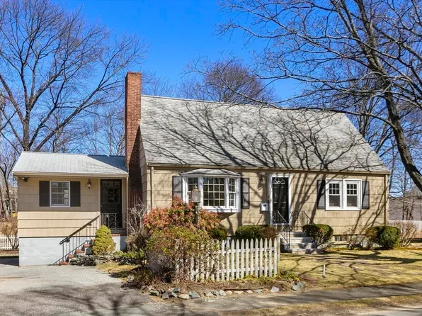 8 Crosby Rd, Reading, MA 01867