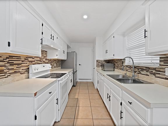 3rd image of 2961 Roosevelt Ave