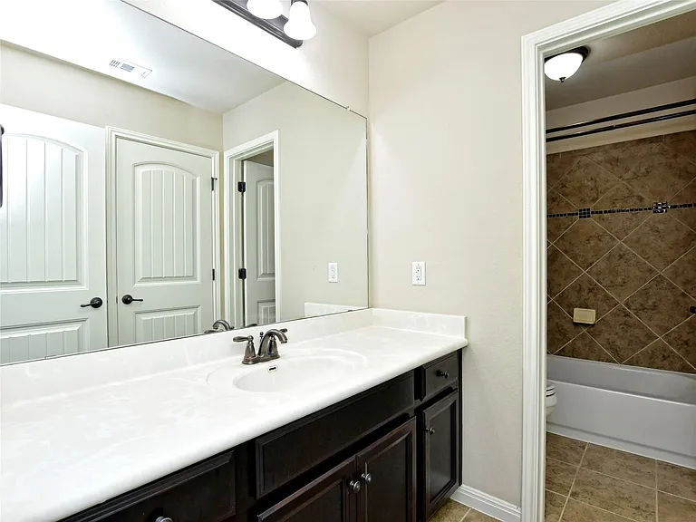 15205 Joseph Dr — Photo 23