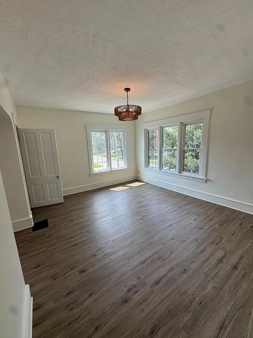 601 E Washington St - Unit U — Photo 2
