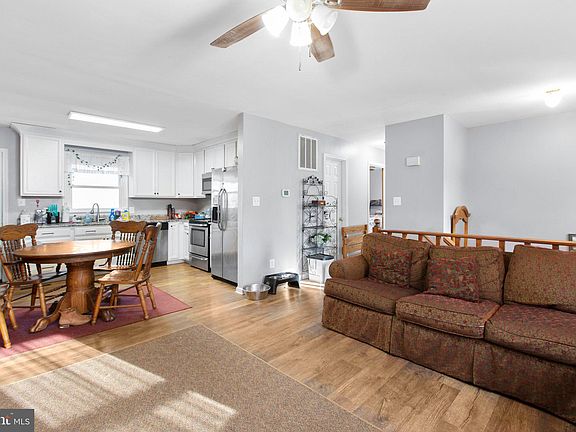 5th image of 13210 Wilderness Park Dr