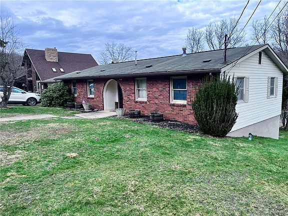 3rd image of 218 Locust St