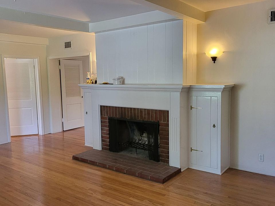 Living room with view to bedrooms