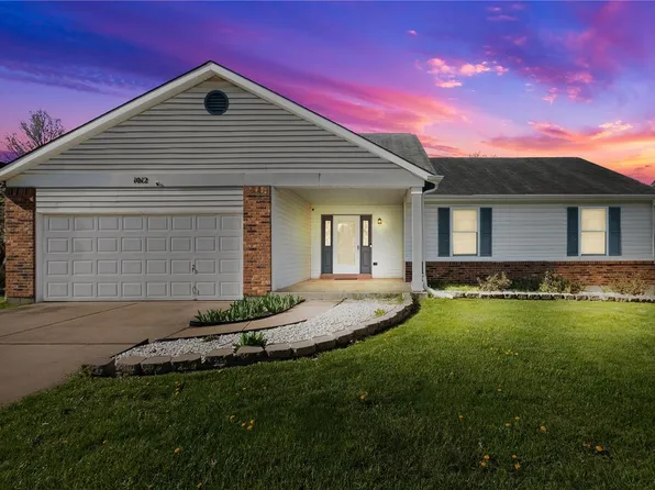 1012 Keeneland Rd, Florissant, MO 63034