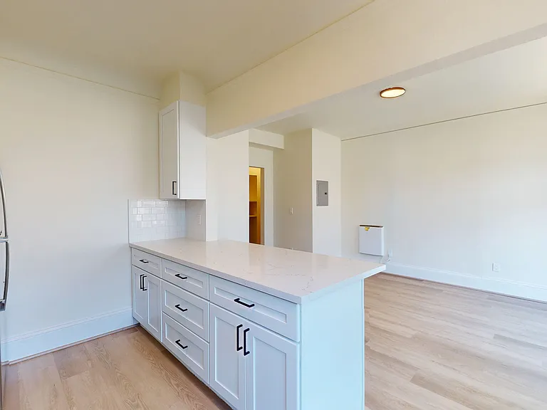 1335 Washington St #8 — Photo 5