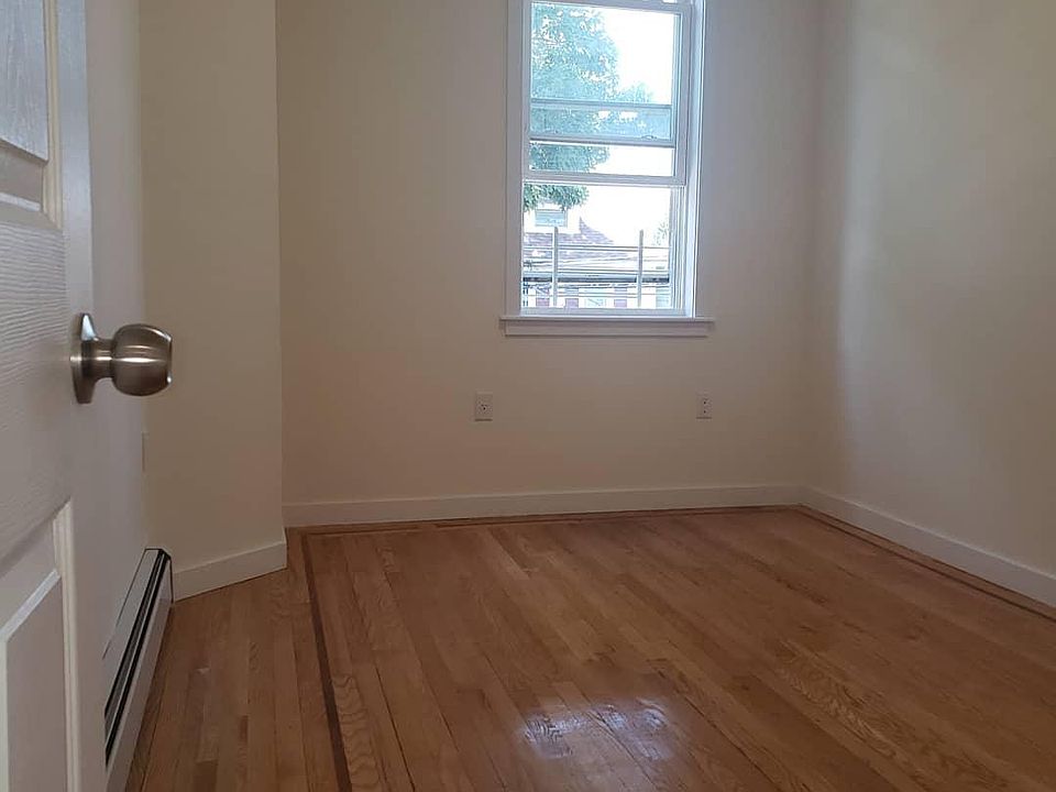 1st image of 863 Elsmere Pl