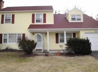 2 Crown Rd, Somerset, NJ 08873