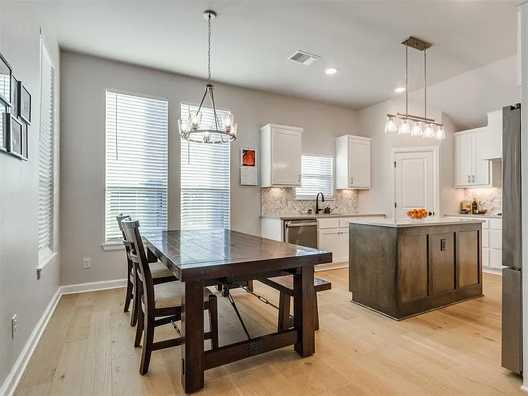 10516 NW 33rd Pl — Photo 31