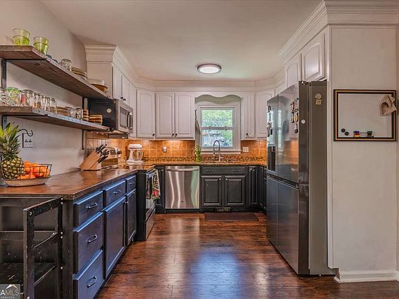 4th image of 20 Mitchell Cir SE