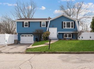 11 N Gate Dr, West Warwick, RI 02893