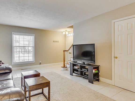 4th image of 1323 W Market St