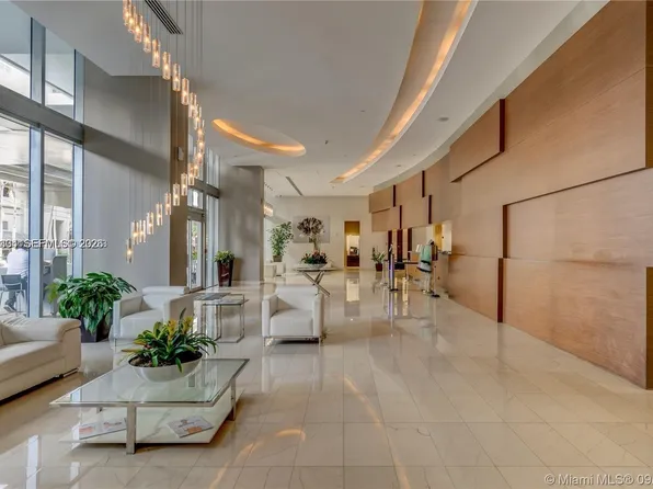 1111 SW 1st Ave APT 2215, Miami, FL 33130
