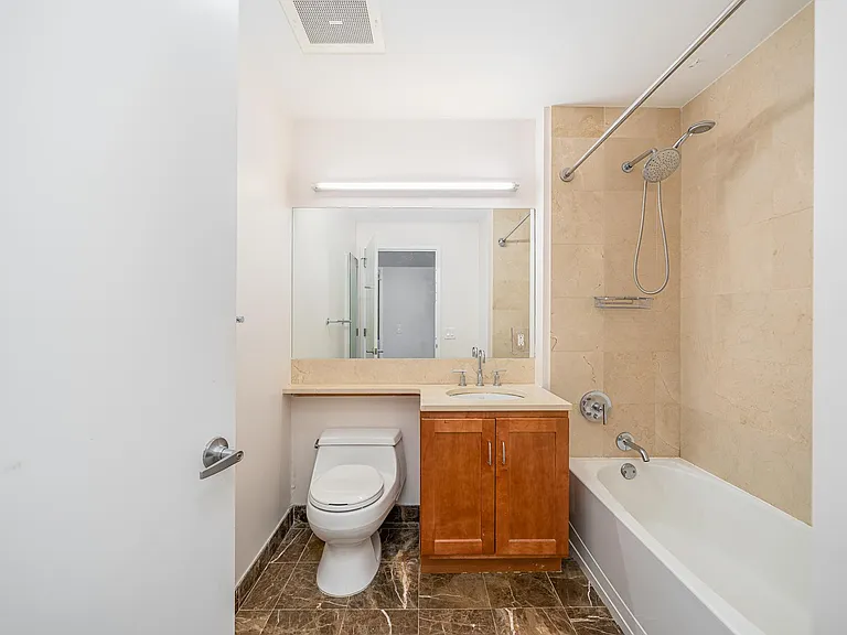 389 Washington St #H — Photo 8