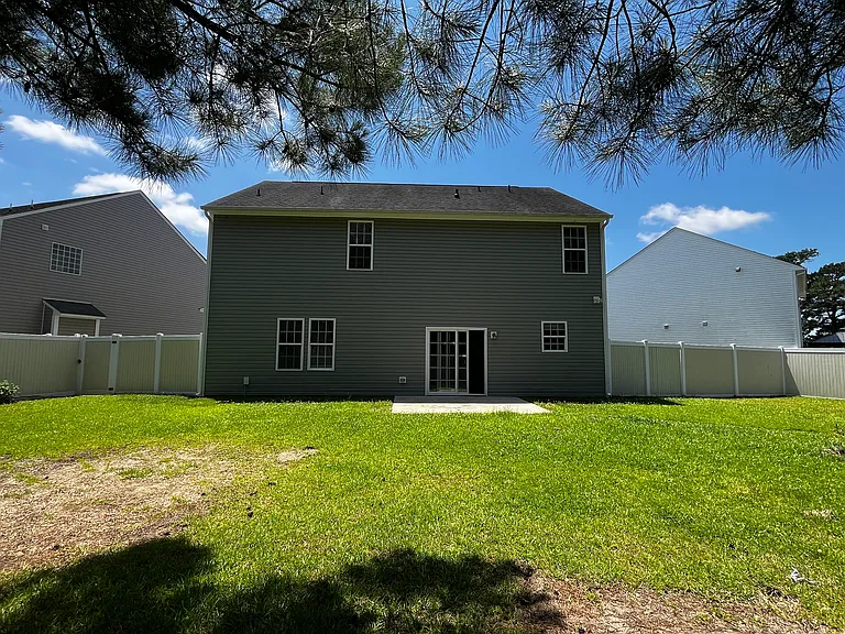 1044 Jade Ln — Photo 10