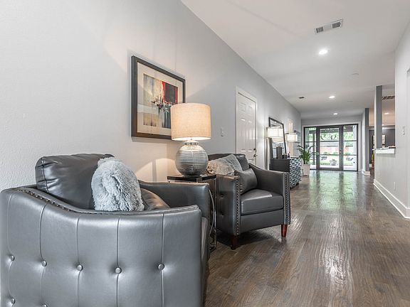 4th image of 10731 Royal Springs Dr