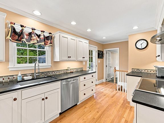 2nd image of 62 Walnut Rd