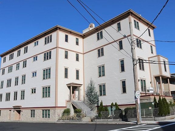 5th image of 80 Middle St #102