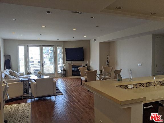 3rd image of 1517 S Bentley Ave #Penthouse 2