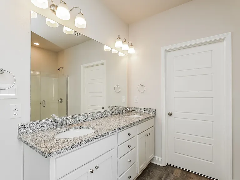 110 London Cir — Photo 9