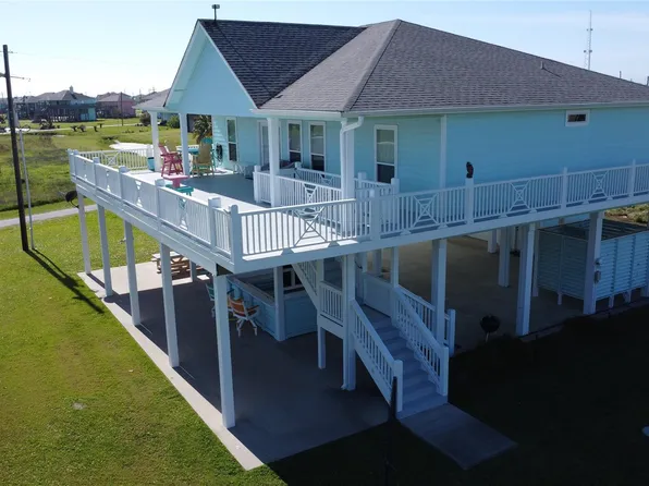 926 Surfside Dr, Crystal Beach, TX 77650