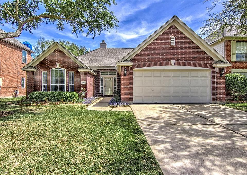1st image of 4923 Canyon Gate Dr