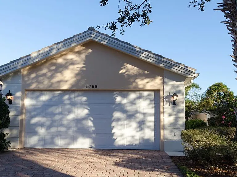 5796 Ivrea Dr — Photo 34